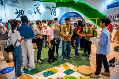 聚焦2024交流周|贊不絕口！多國師生共賞第六屆中國-東盟青少年藝術教育成果展